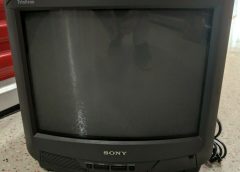 Sony Trinitron CRT TV KV-13TR27 13″ w/ Distant Retro Tv TESTED WORKS